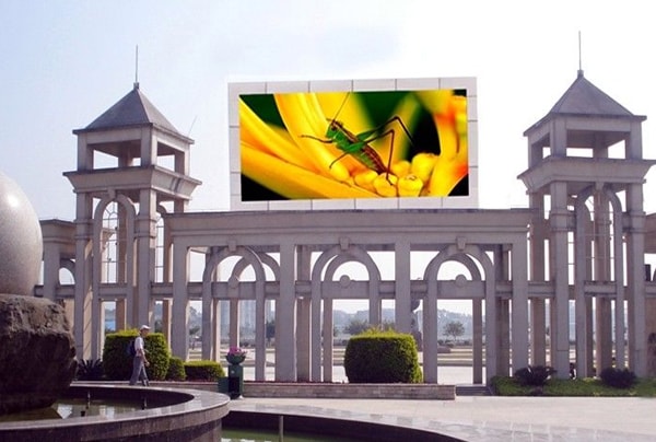 OUTDOOR LED VIDEO WALLS